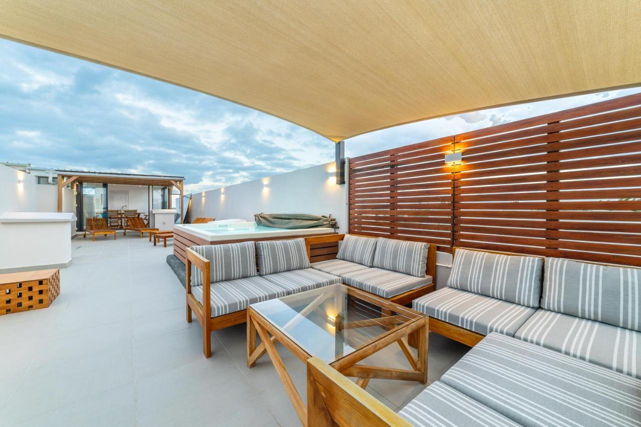 One Bay Residence Unit 15 - Penthouse With Private Roof Top, Jacuzzi And Sea View Grand Baie Esterno foto