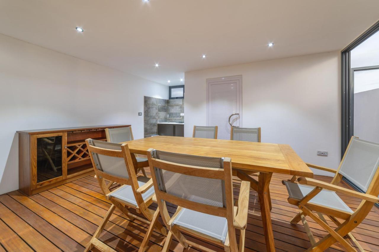 One Bay Residence Unit 15 - Penthouse With Private Roof Top, Jacuzzi And Sea View Grand Baie Esterno foto